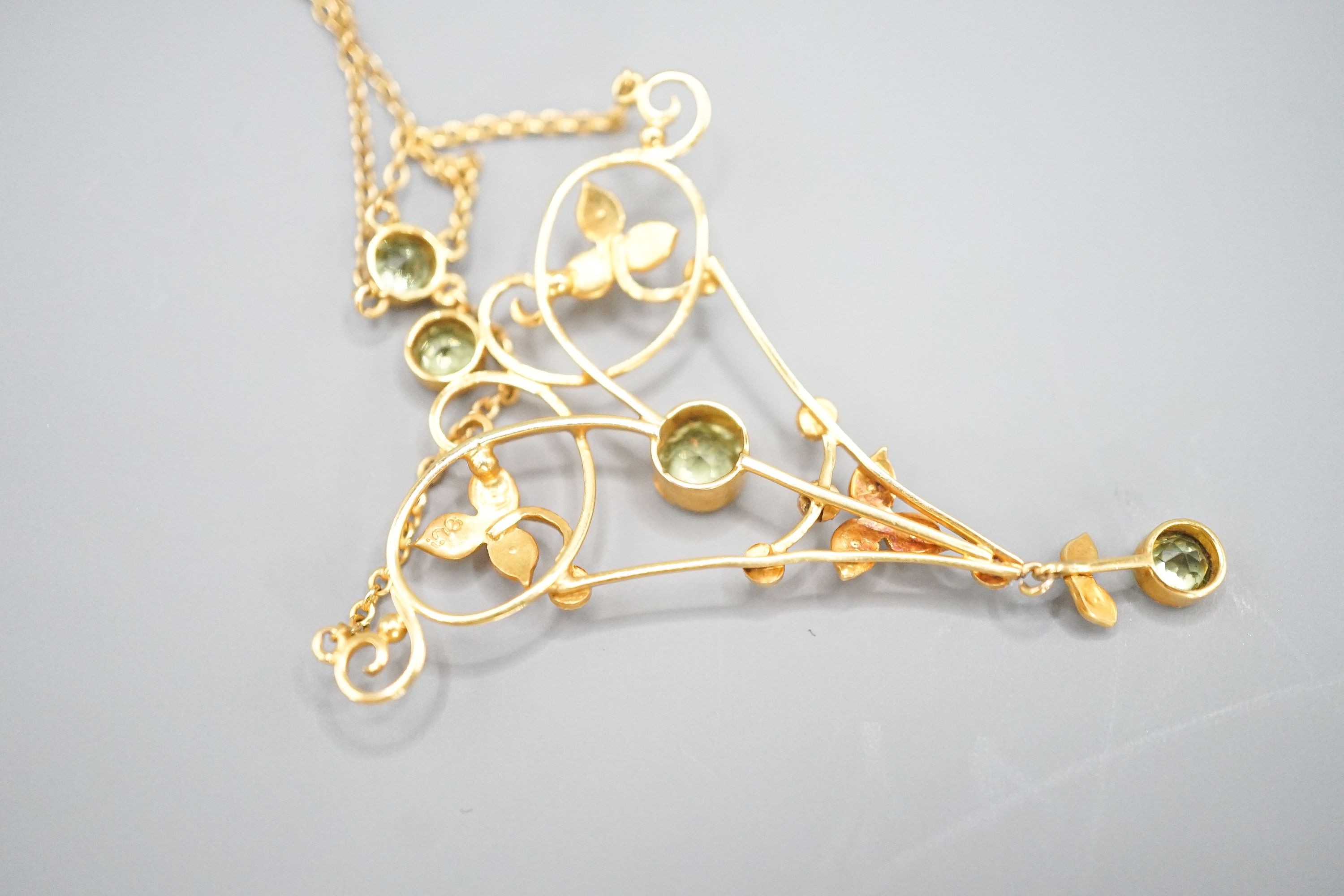 An Edwardian 9c yellow metal peridot seed pearl set pendant necklace, approx. 52cm overall, gross weight 4.4 grams.